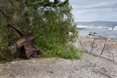 Anti-aircraft gun on the shore of Bolshoy Tyuters Island