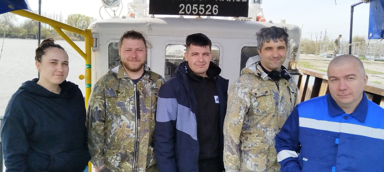 Участники экспедиции на судне