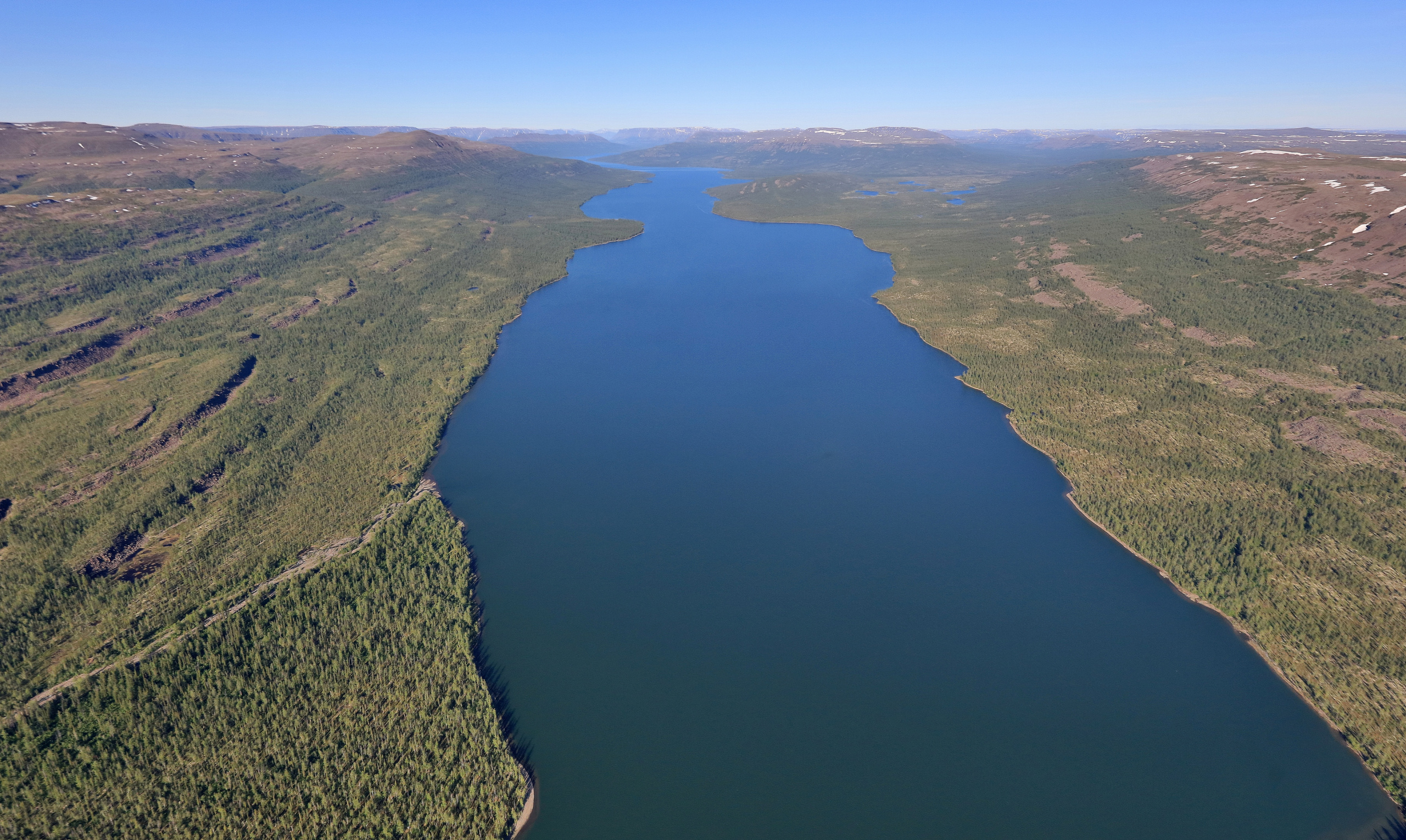 Озеро Накомякен  — самое маленькое озеро из группы Норильских озёр, хотя его длина — 32 км. Фото: Владимир Горбатовский
