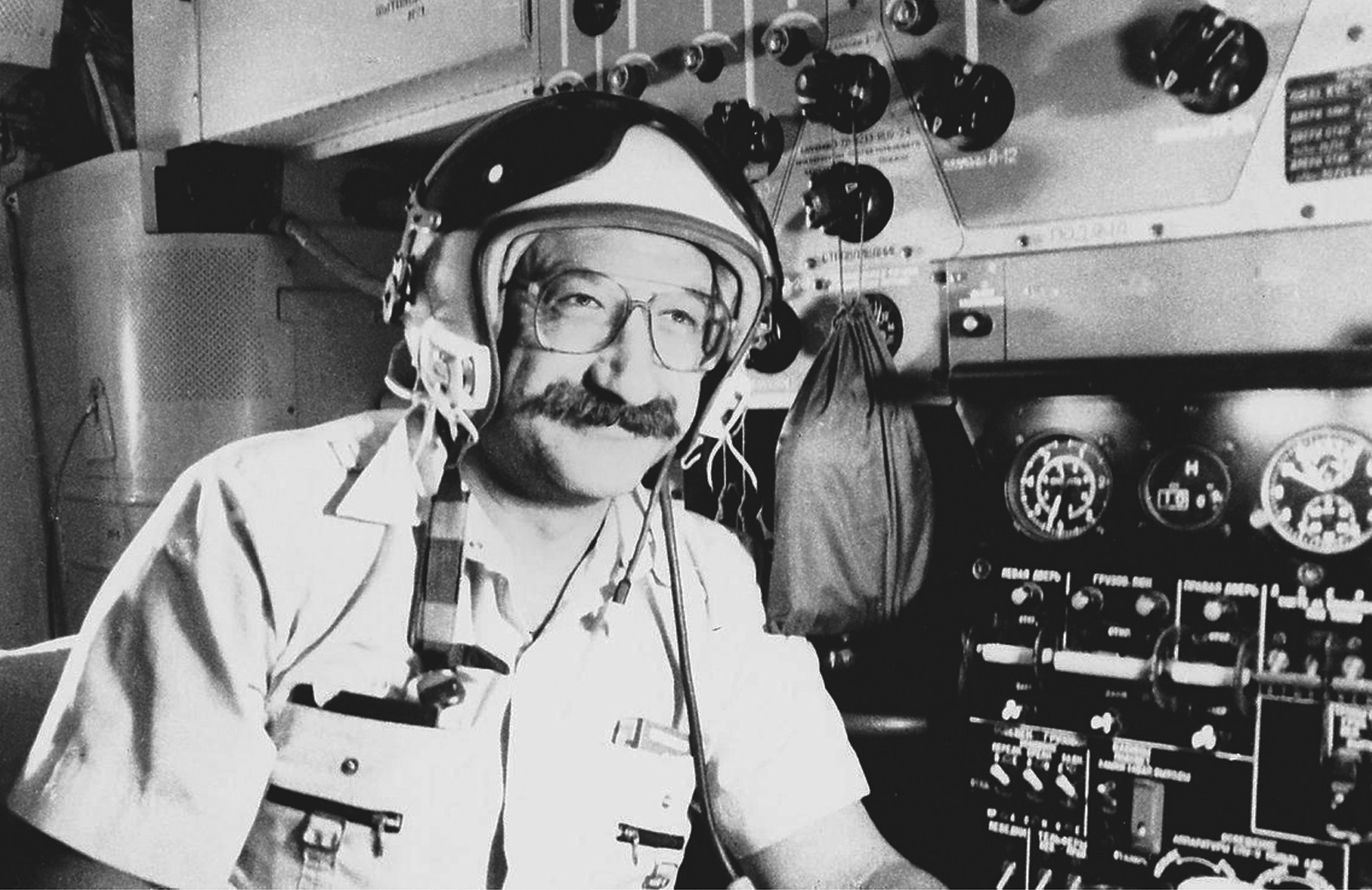 Flight to Antarctica. 1991. Photo from Artur Chilingarov's personal archive