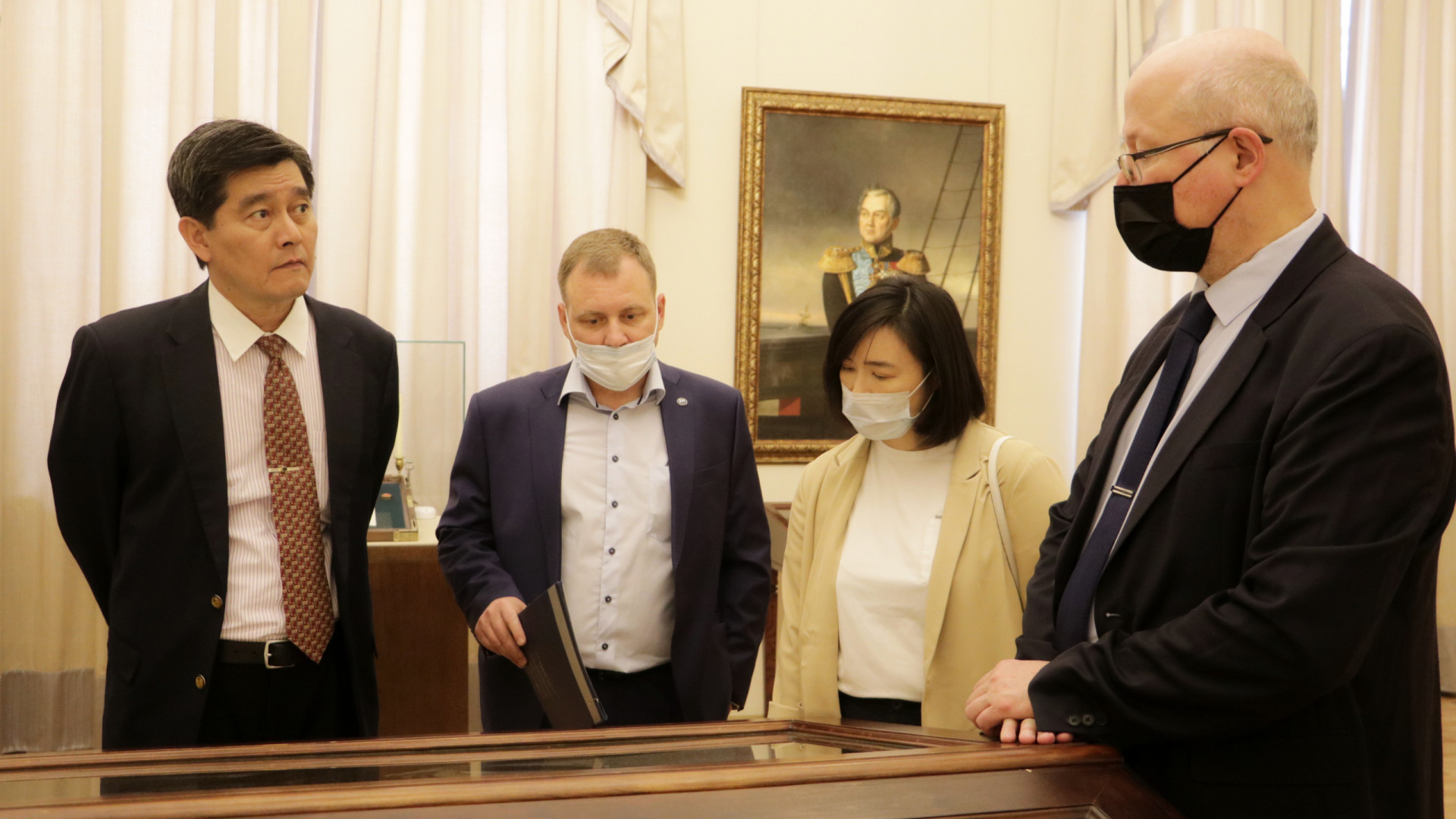 В Малом зале Штаб-квартиры РГО в Петербурге на выставке из фондов Музея РГО. Фото: Татьяна Николаева