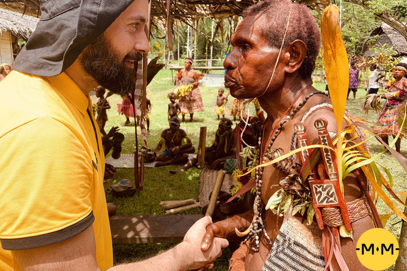 Meeting with the elder of Gumbu Village. Photo provided by the Miklukho-Maklai Foundation/ mikluho-maclay.org