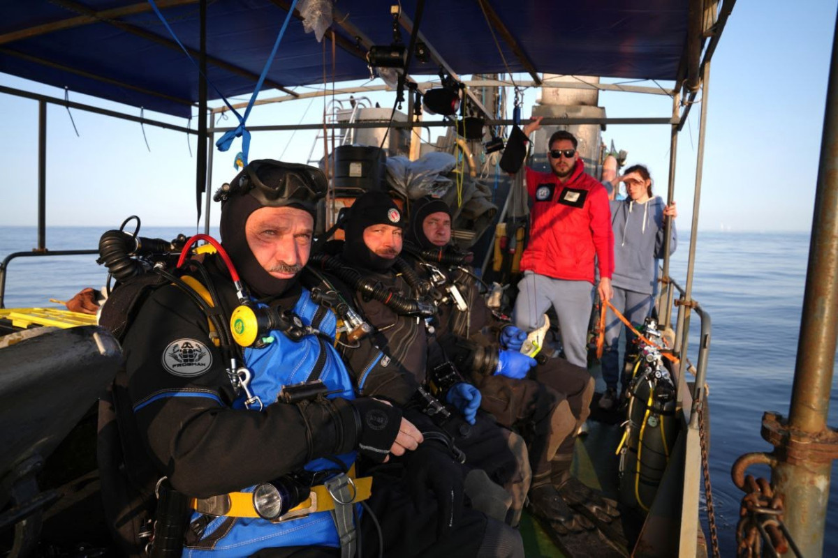 Before diving. Photo: Konstantin Bogdanov's Underwater Exploration Team