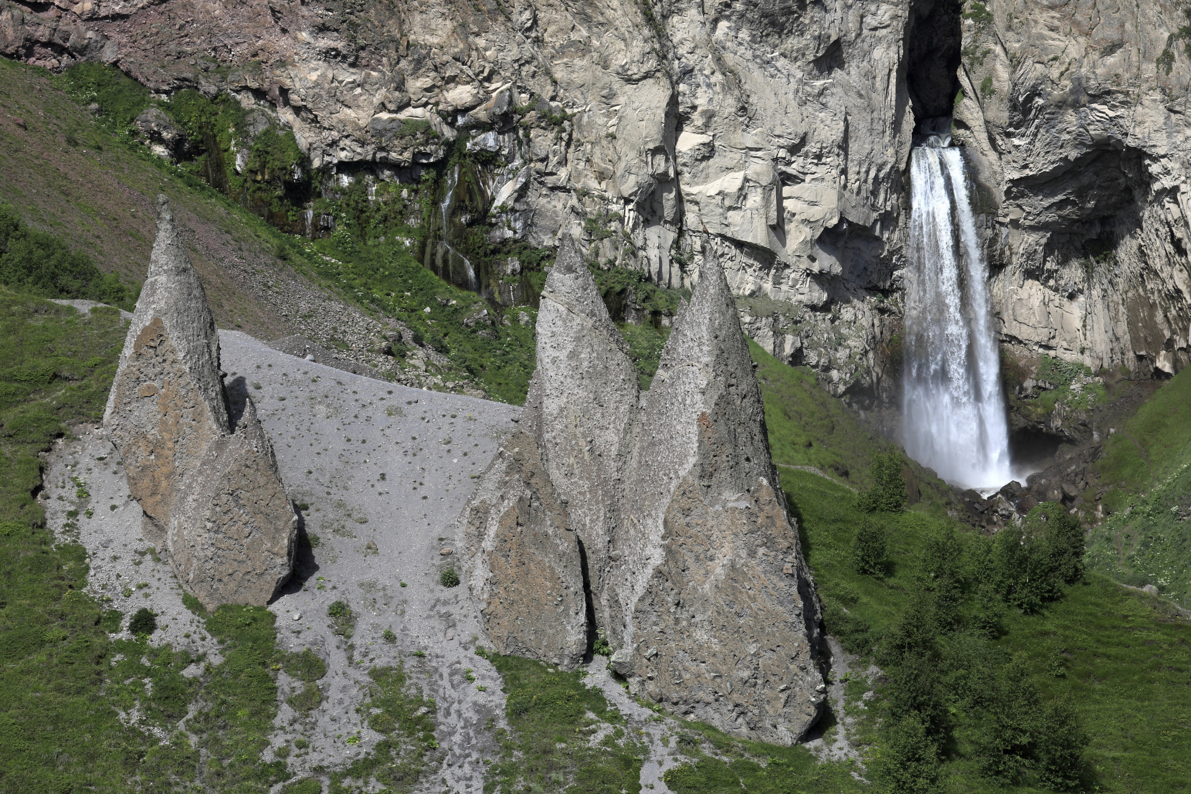 Водопад Султан-суу. Фото: Владимир Горбатовский