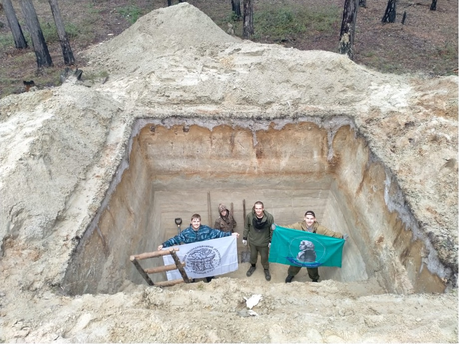 Группа на раскопках. Фото предоставлено Ярославским областным отделением РГО