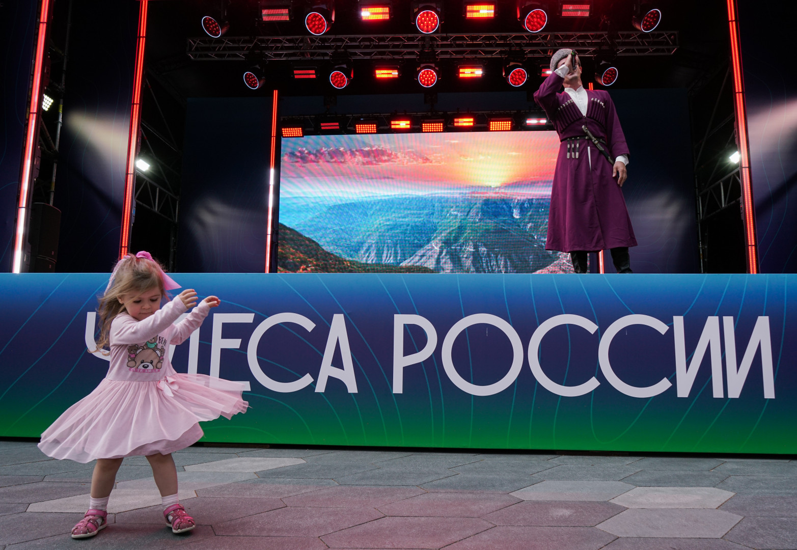 Дагестанские артисты на главной сцене Фестиваля РГО. Фото: пресс-служба РГО