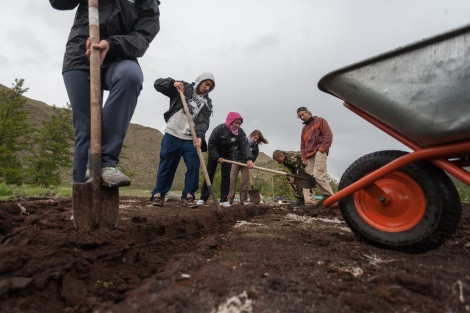 The volunteers at the excavation