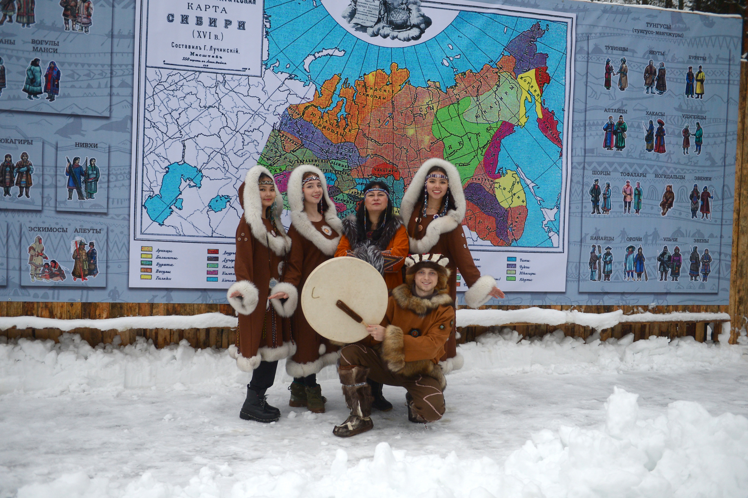 Детали костюмов северных народов можно примерять. Фото: Юлия Гопиус