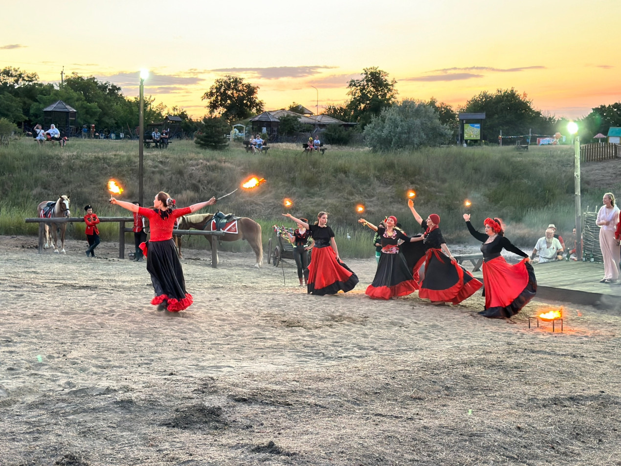 Праздничный фестиваль в казачьей станице 