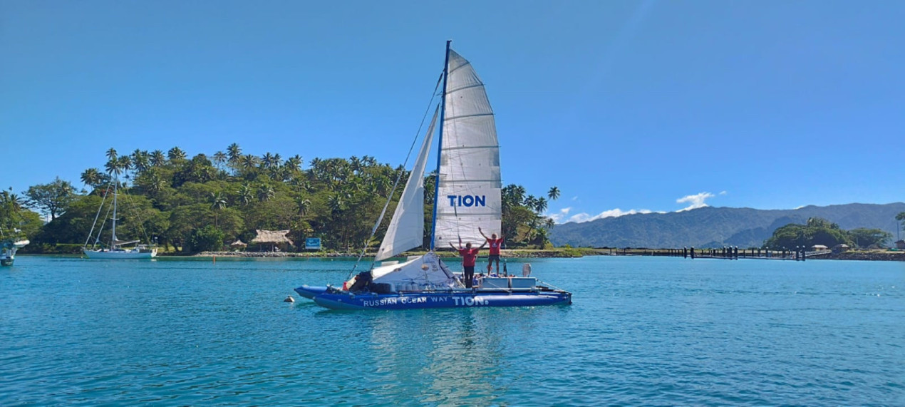 The expedition traveled from Easter Island on the inflatable catamaran. Leaving the harbor of Vanua Levu. Photos of the expedition participants