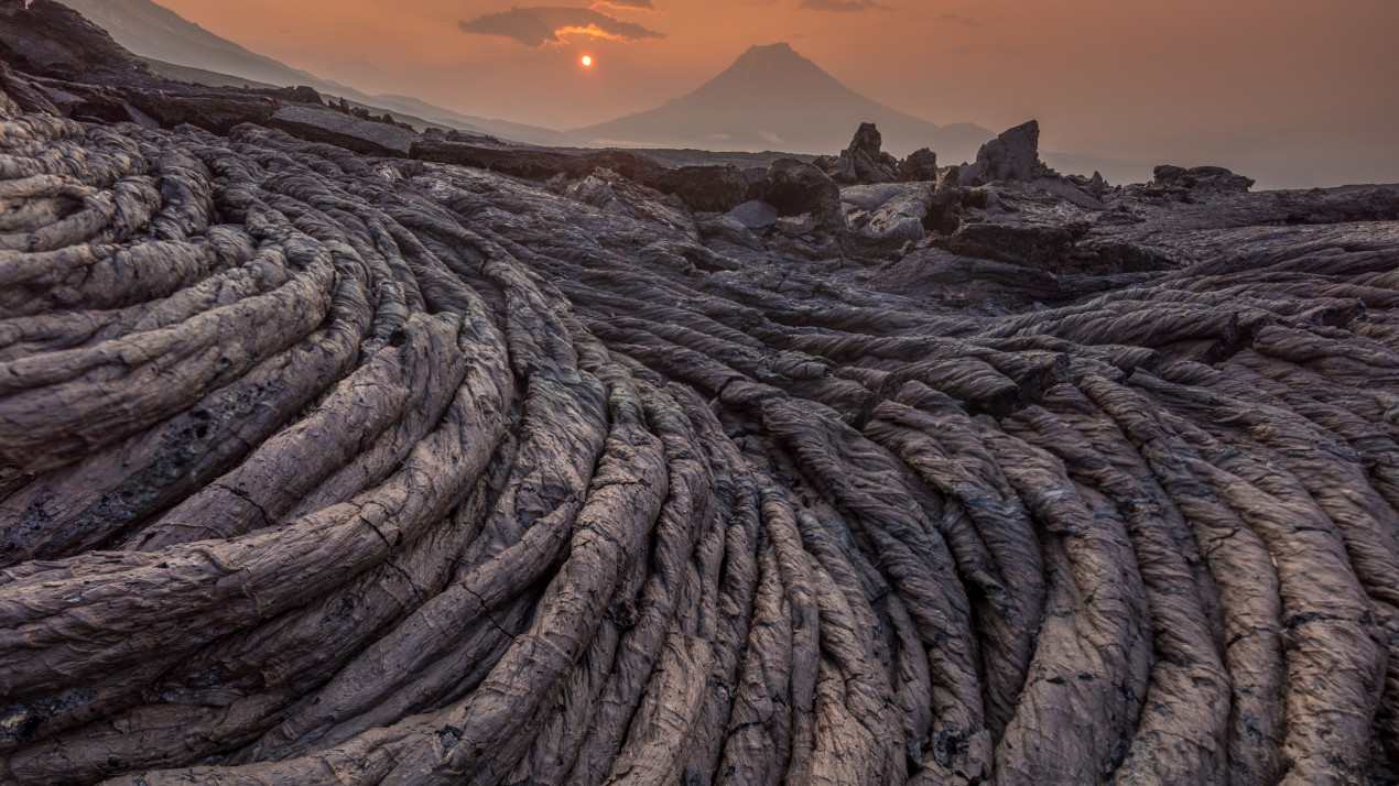 На Камчатке можно увидеть «дреды Земли». Лавовые поля вулкана Толбачик. Фото: Ольга Бабушкина, участник фотоконкурса РГО «Самая красивая страна»