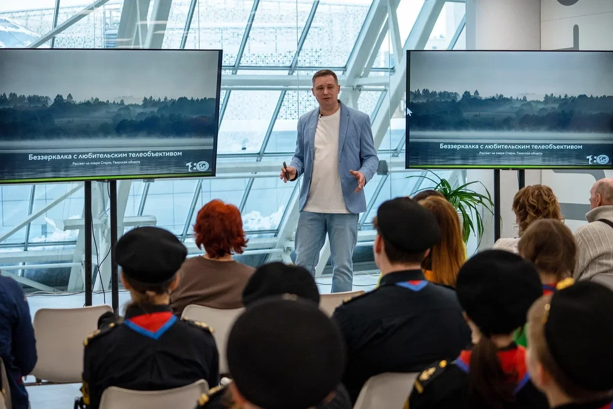 The master class is being conducted by Georgy Politsarnov. Photo: RGS press service