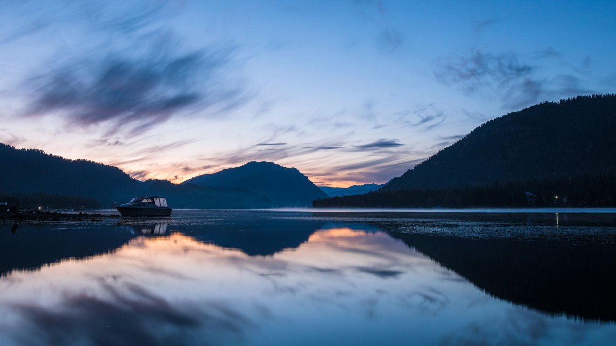 Глубина красок Телецкого озера. Фото: участница фотоконкурса РГО «Самая красивая страна» Мария Казакова 