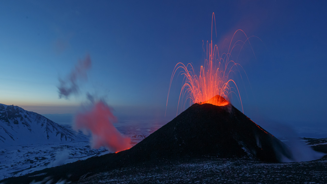  Корона для королевы. Извержение вулкана Ключевская сопка. Фото: Денис Будьков, участник фотоконкурса РГО «Самая красивая страна»