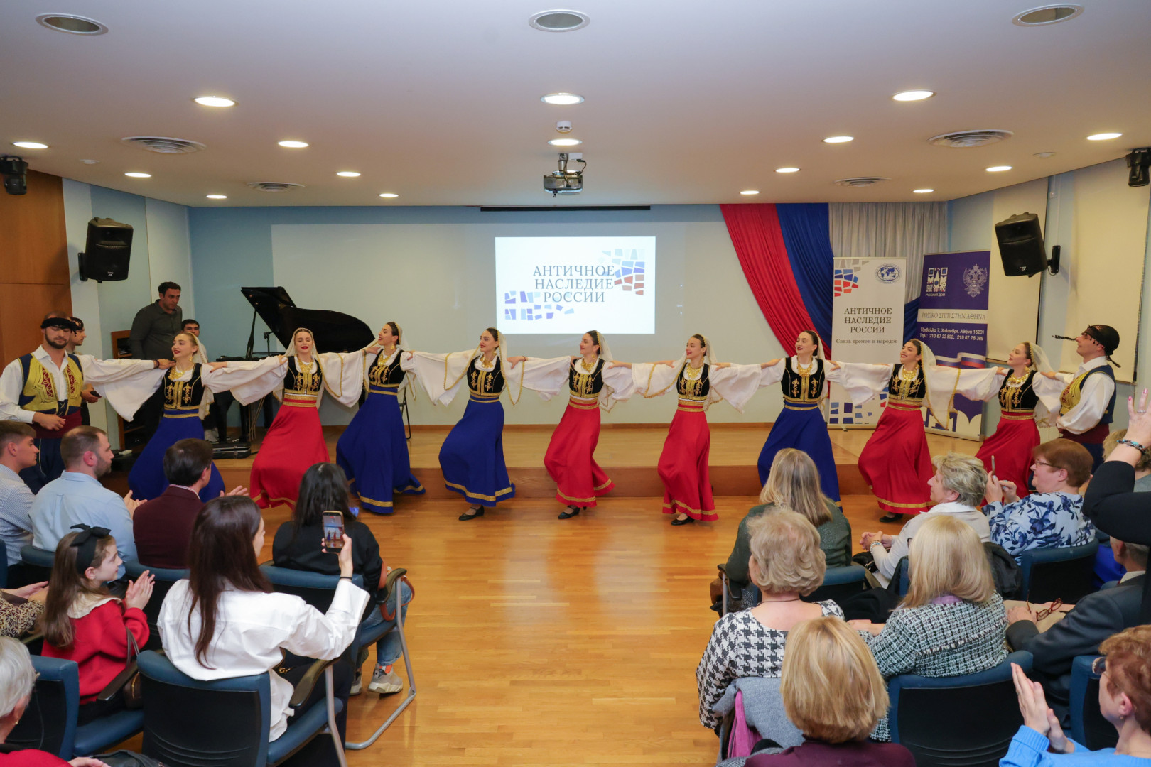 Performance of the ensemble of the Greek cultural center "Romiosini". Photo: Olga Kamchatova/ Krasnodar Regional Branch of the RGS