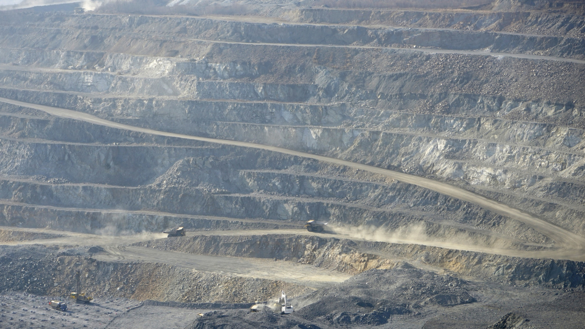 Изменение ландшафта из-за разработки месторождения железных руд. Фото: Михаил Горюхин, участник конкурса РГО «Самая красивая страна»