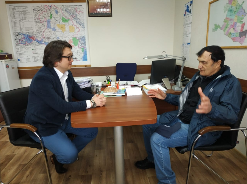 Министр природных ресурсов и охраны окружающей среды Республики Калмыкия О. В. Джамбинов и Вице-президент Русского географического общества А. А. Чибилев (фото Ант. Чибилева)