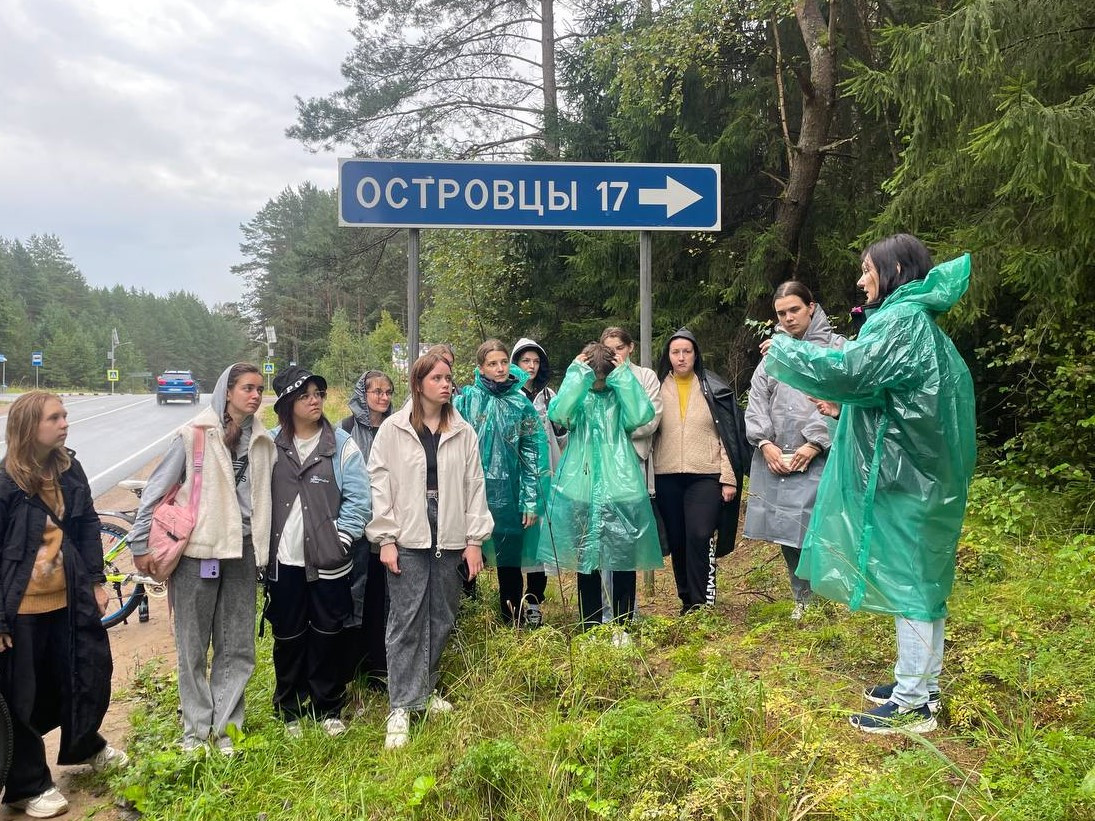 Участники выездного этапа экспедиции на маршруте. Фото: Надежда Лищенко