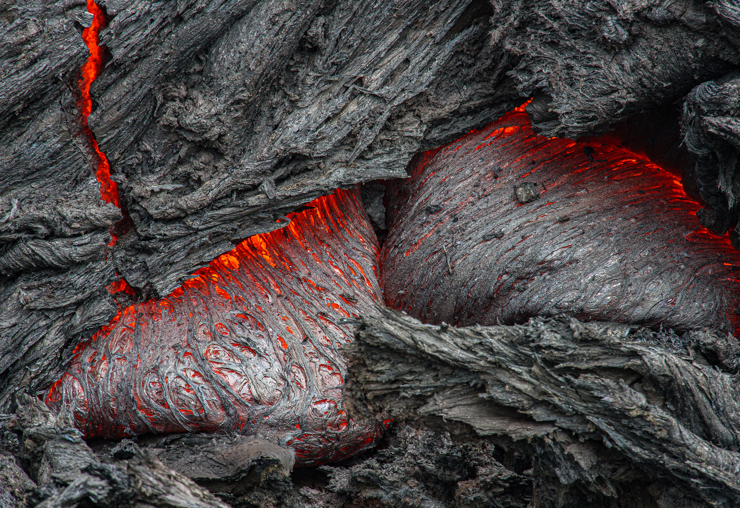 Затвердевшая лава. Затвердевшая лава. Вулканическая лава базальт. Застывшая магма. Застывшая вулканическая лава.