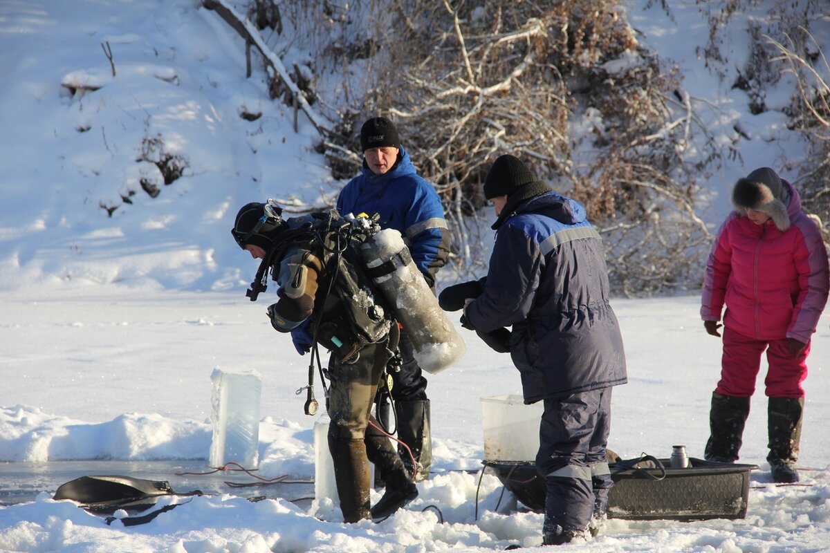 Погружение под лёд. Фото: Курганское областное отделение РГО