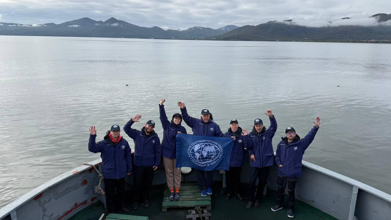 Участники экспедиции 2025 отправляются на остров Врангеля. Фото: Леонид Круглов 