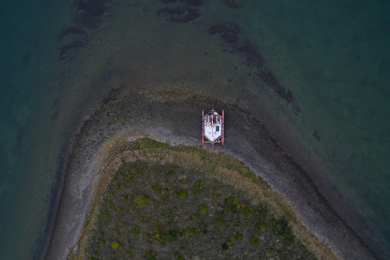 Тримаран кругосветки РГО на краю земли у мыса Горн. Фото участников экспедиции