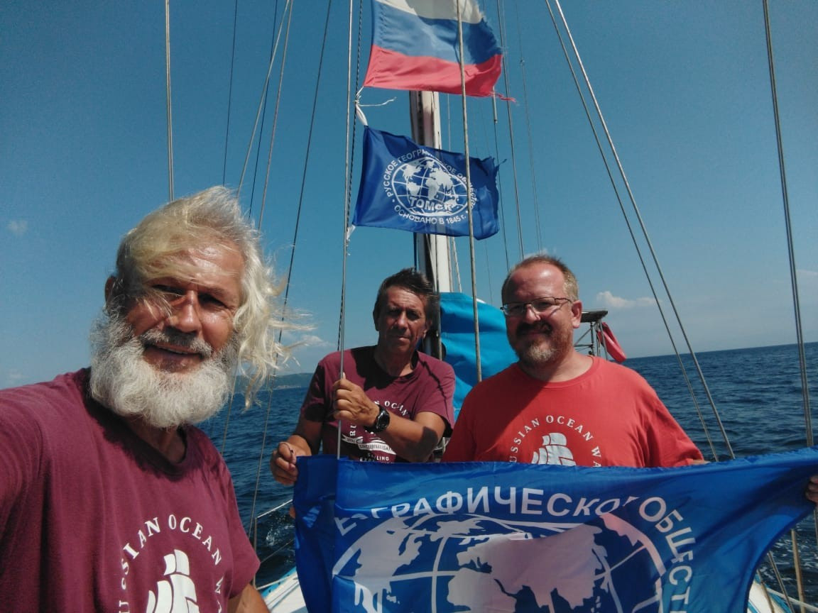 На подходе к Босфору. Евгений Ковалевский, Станислав Березкин и Филипп Алексеев. Фото участников экспедиции