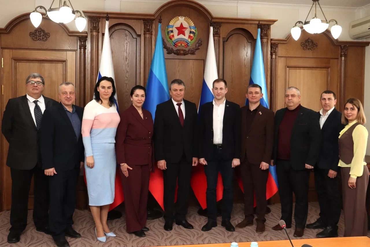 Участники заседания. Фото: пресс-служба администрации главы ЛНР