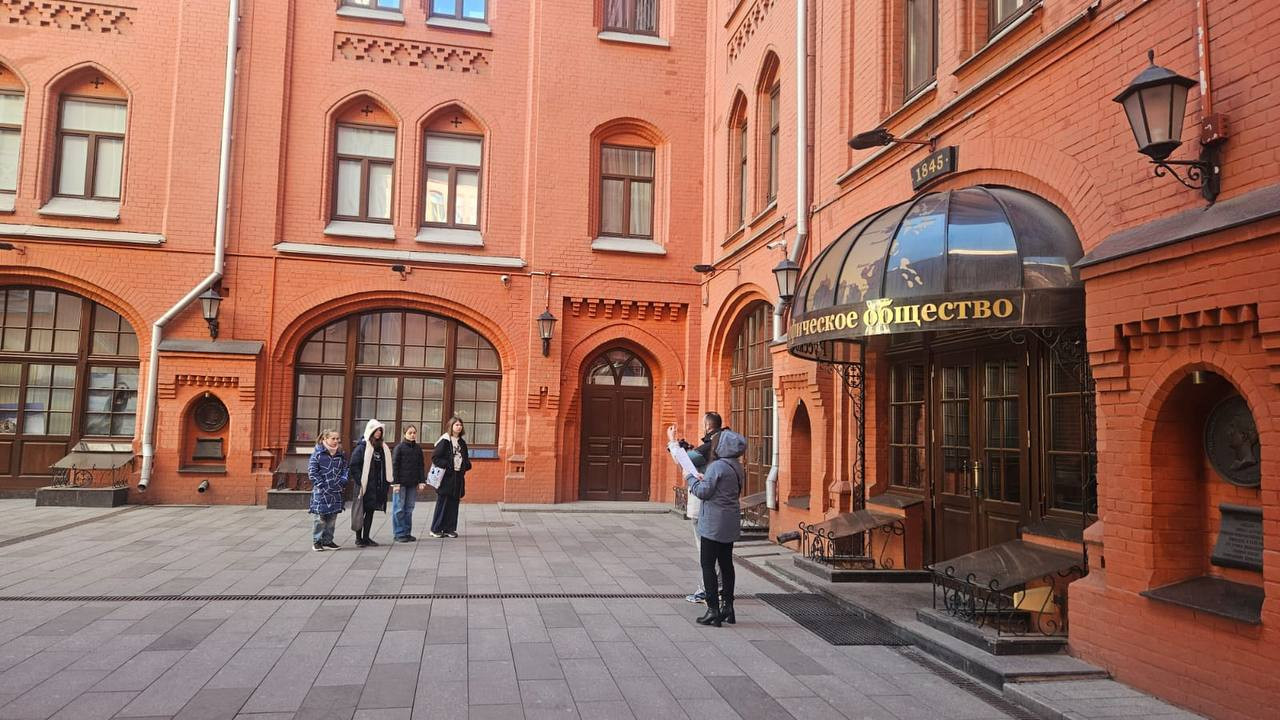 Съемка первой серии в Штаб-квартире РГО в Москве. Фото: проект «Киномозаика»