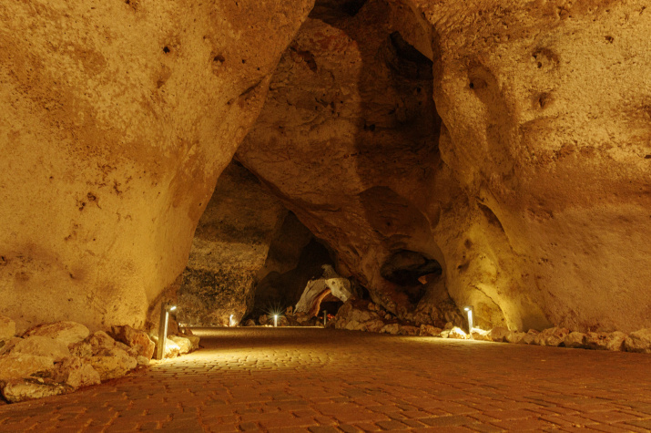 В пещере Таврида. Фото: Ксения Гасица