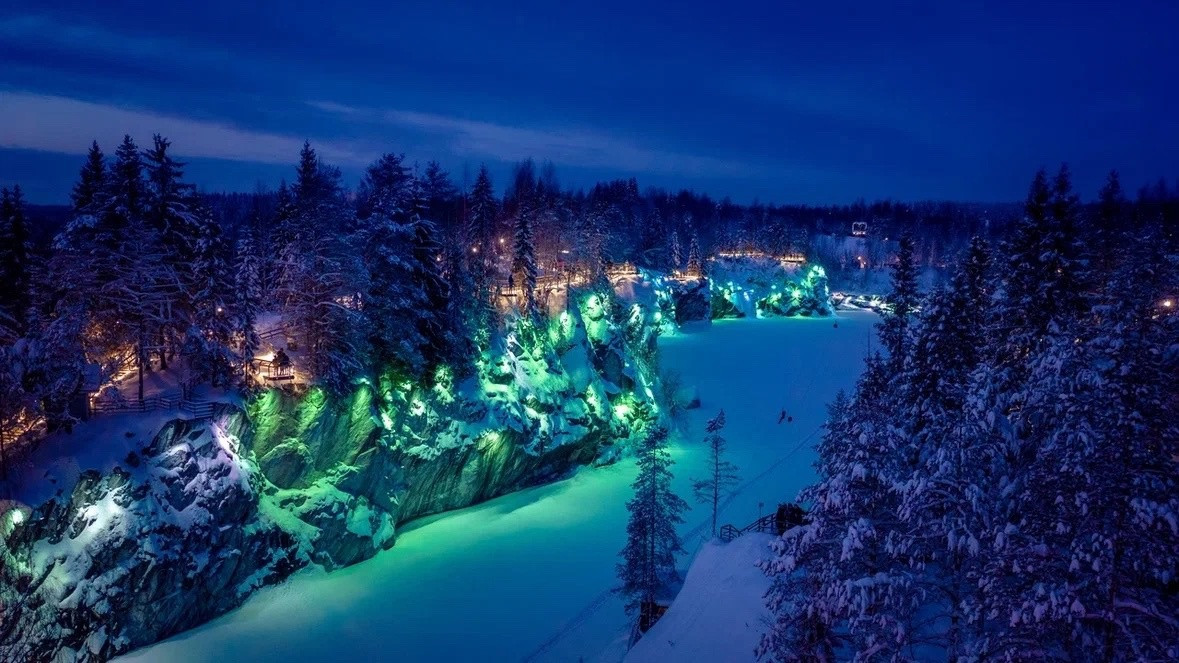Ночная подсветка в каньоне включается в зимнее время. Фото: https://vk.com/ruskealapark