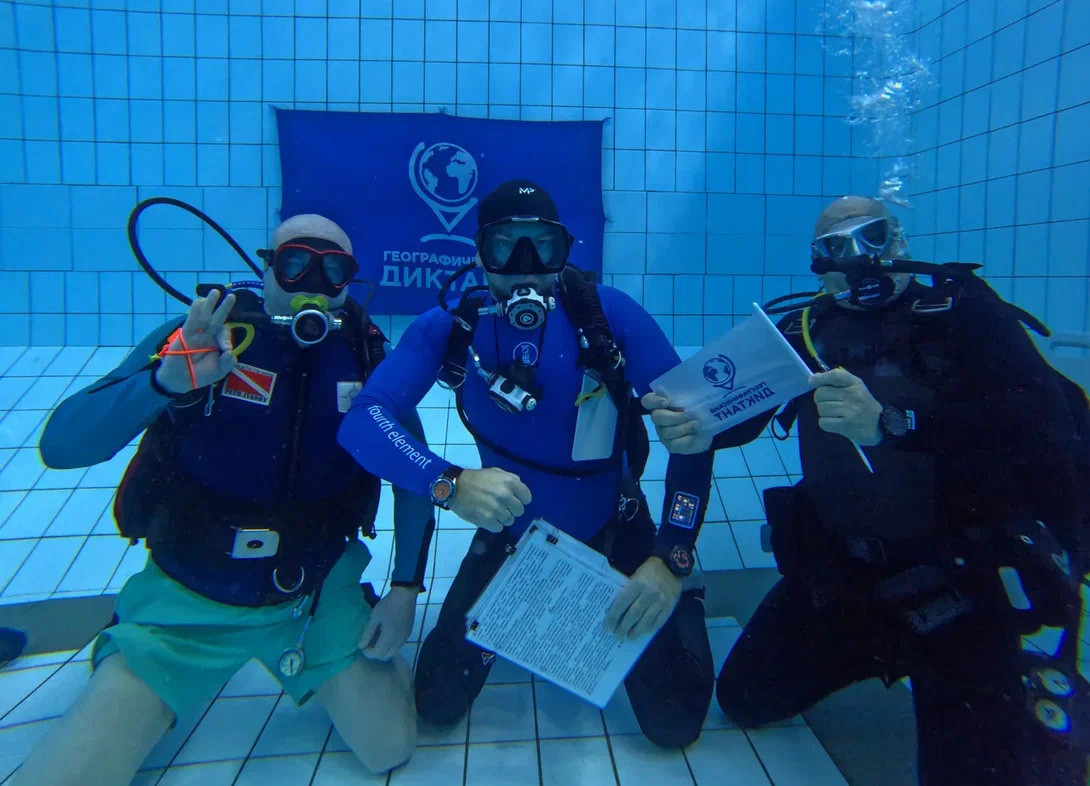 In Norilsk, the Geographical Dictation of the RGS was taken underwater. Photo: Anna Moroz