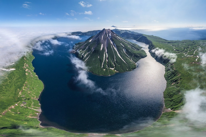 Вулкан Креницына, остров Онекотан. Фото: Airpano.ru