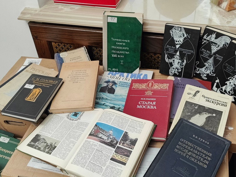 Книги из обменно-резервного фонда РГО. Фото: Людмила Норкова