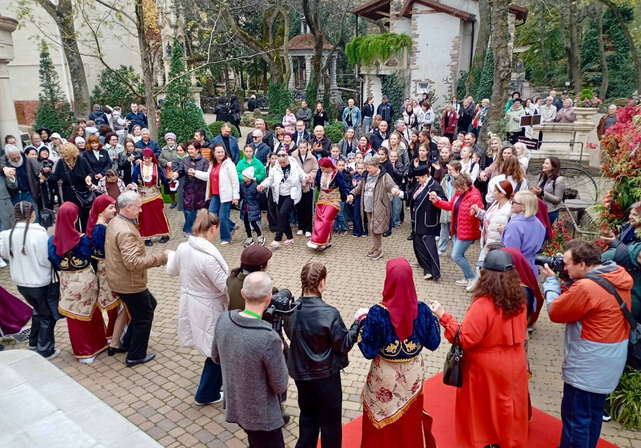 Греческий танец на фестивале «Античное наследие России. Связь времен и народов». Фото: Елена Рыжкова