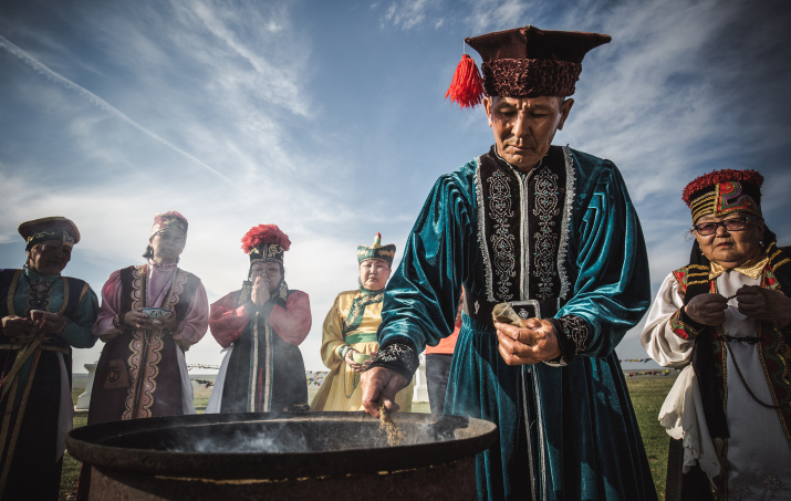 Буддийский ритуал. Фото: Артём Маркин, участник фотоконкурса РГО «Самая красивая страна»
