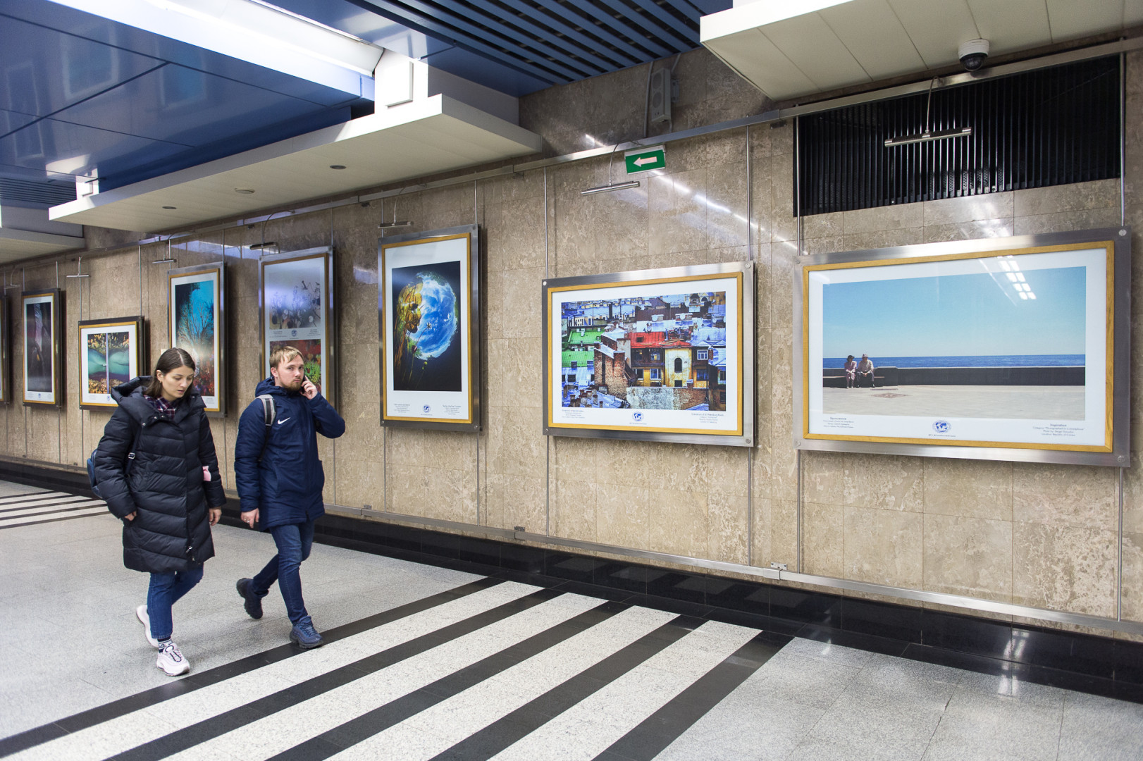 Фотовыставка "Самая красивая страна" в Московском метро