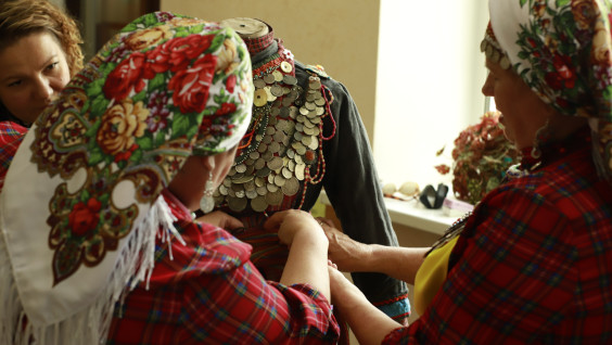 Нарядное Поволжье: что может рассказать о статусе человека народный костюм