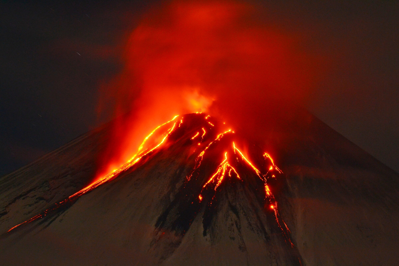 Извержение вулкана Ключевская Сопка. Фото: Андрей Иноземцев, участник конкурса РГО 
