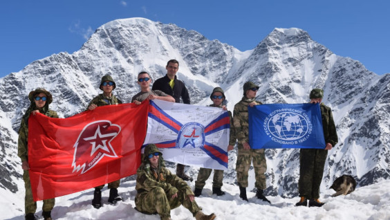 Экспедиционный центр Министерства обороны РФ поднялся на вершины Эльбруса