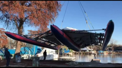 Тримаран экспедиции Томского отделения РГО ставят на реконструкцию в Аргентине