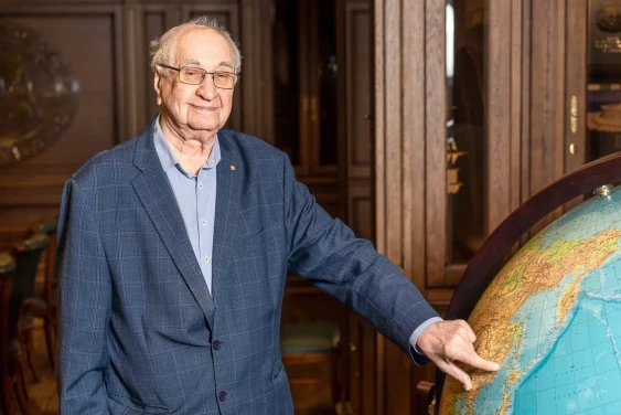 «В горах мое сердце, а сам я внизу»: пути и вершины Юрия Баденкова