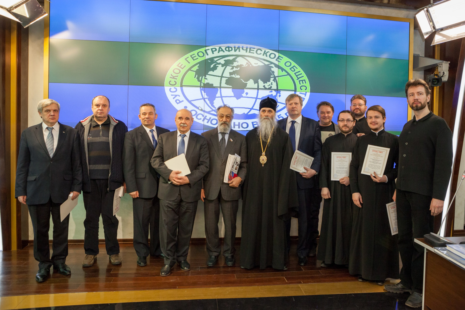 Церемония вручения наград РПЦ организаторам экспедиции-освящения церкви Святой Троицы на Южном полюсе (12 марта 2014 года)