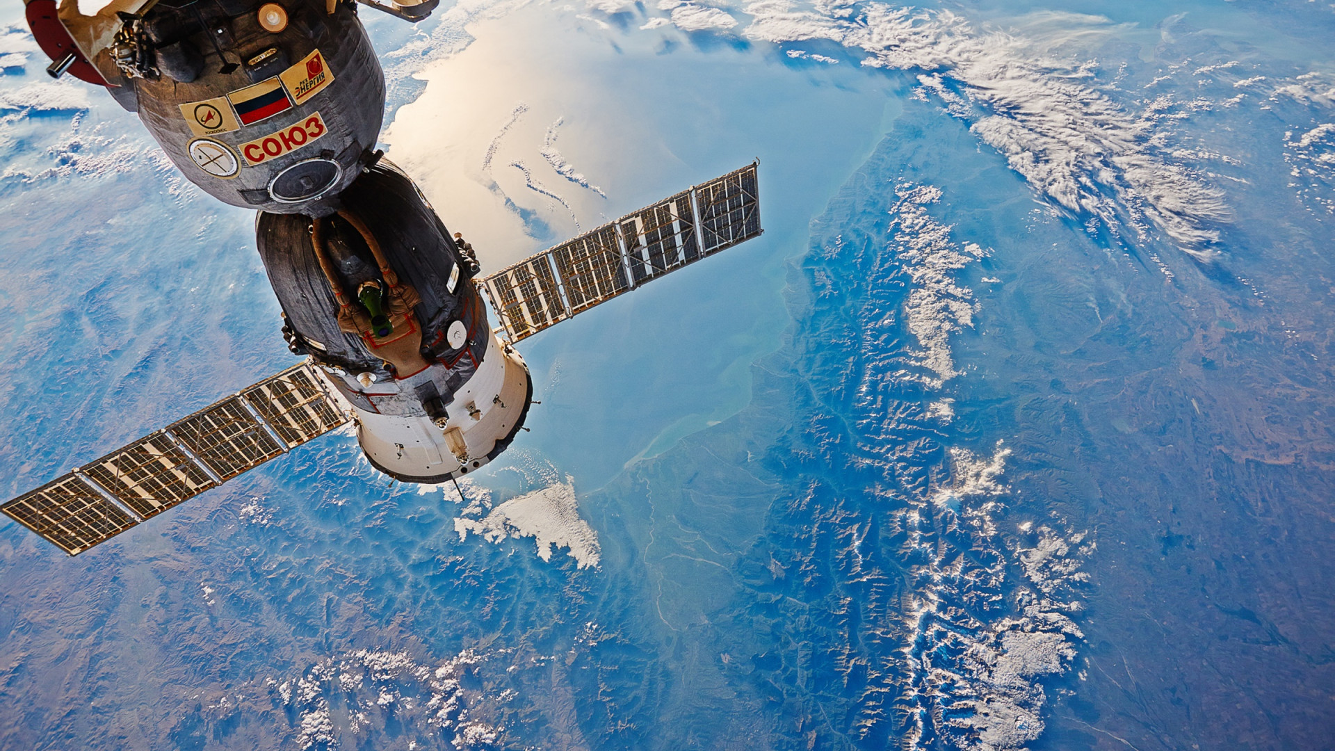 Вид на космический корабль «Союз» с борта МКС