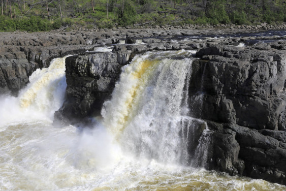 Великие, удивительные, заповедные: вышел в свет альбом, посвященный рекам России