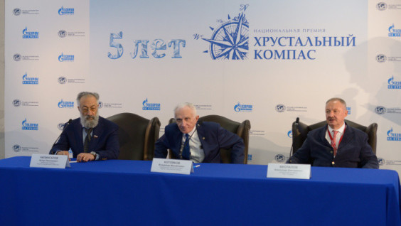 "Хрустальный компас" украсил почтовую карточку 19 мая