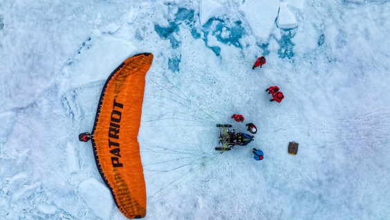 Есть рекорд: Конюхов и Потапкин достигли Северного полюса на мотопараплане