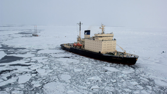 Началась эвакуация дрейфующей станции "Северный полюс – 2015"