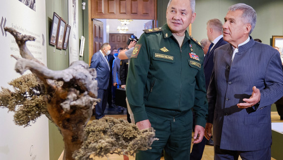 "Спешу жить": Сергей Шойгу рассказал о своём творчестве на выставке в Казани