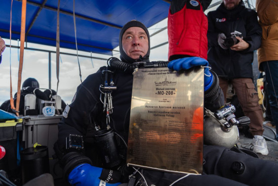 A Tribute to the Crew of the MO-208 Boat, Who Died in 1942, was Paid in the Gulf of Finland.